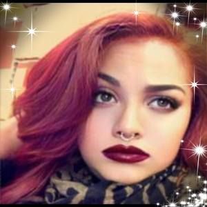 Meet your Posher, Tee